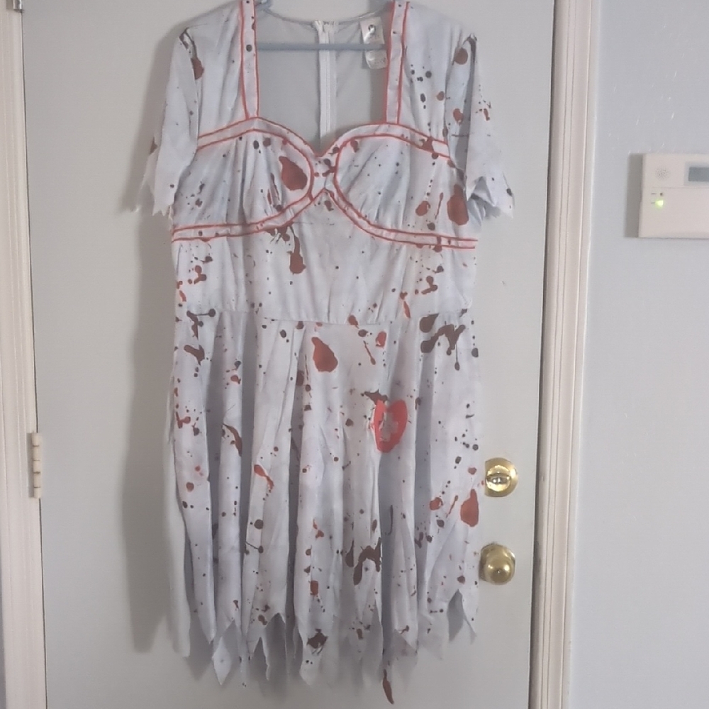 Ikali Silver and White Garment 2X